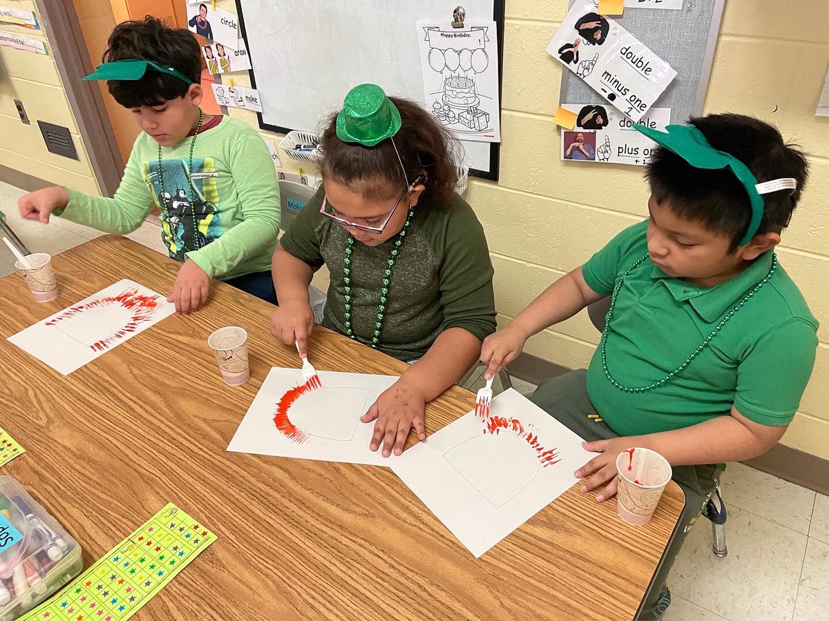 tsdeaf's tweet photo. Students on Nashville’s campus had a blast celebrating St. Patrick’s Day before heading home for spring break! 🍀

¡Los estudiantes en el campus de Nashville se divirtieron mucho celebrando el Día de San Patricio antes de regresar a casa para las vacaciones de primavera! 🍀 https://t.co/IHt72C6Fcg