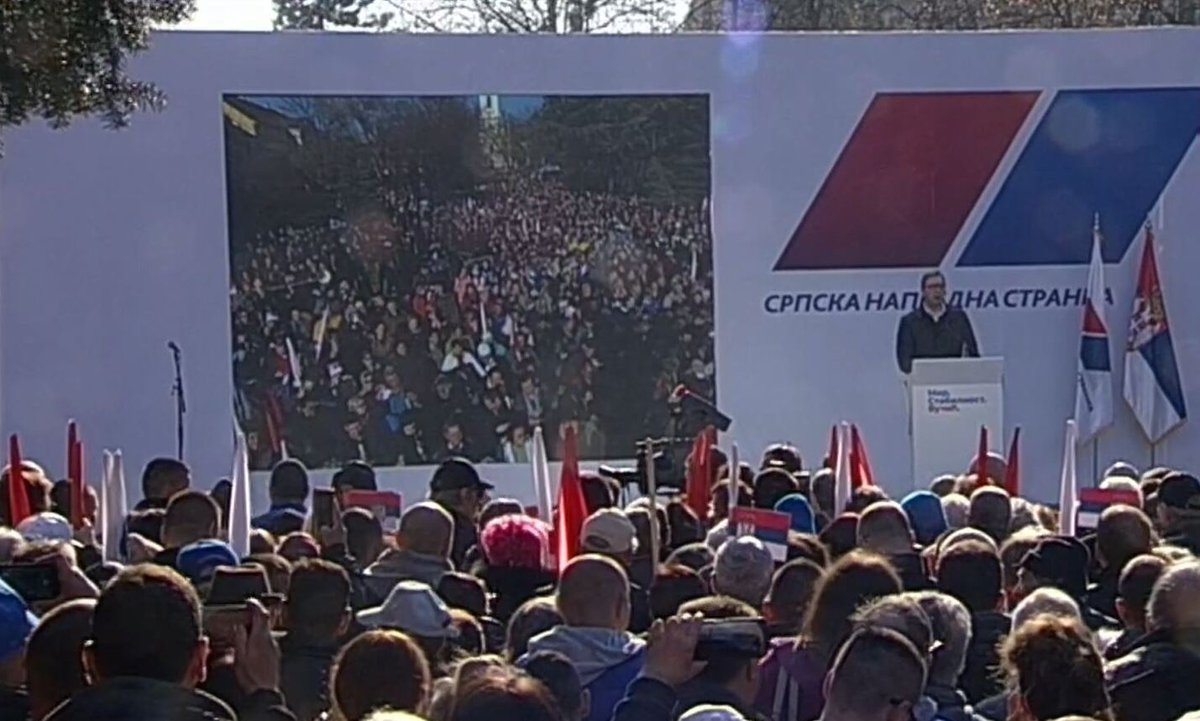 sns_srbija's tweet photo. Председник СНС Александар #Vucic @avucic поручио је са предизборног скупа у Кикинди да пре�� Србијом нису лака времена, али је Србија данас довољно паметна, те да је уверен да ћемо сачувати и мир и слободу за наше људе. #MirStabilnostVucic https://t.co/C72ZE0dU45 https://t.co/uhES0t0Kfy