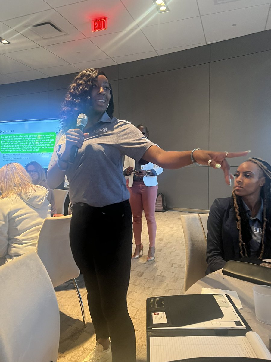 CoachJLinson's tweet photo. My mentee is killing it!!!! @CoachSoftly @THSCAcoaches #table18 https://t.co/JnzsS7vfXL