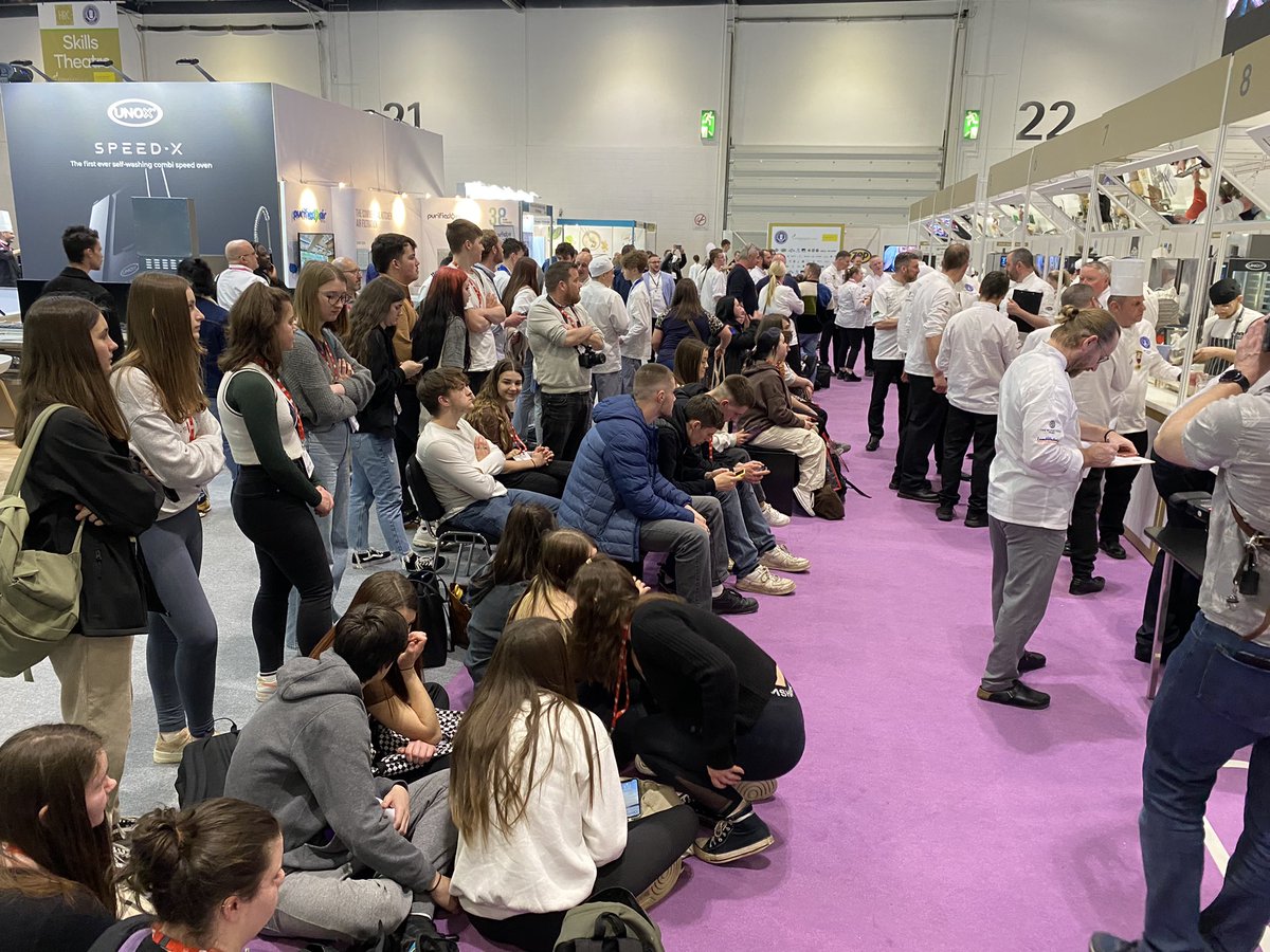 MajorInt's tweet photo. Great to see so many students supporting this final! ππππ #CulinaryChallenge22 #futurechefs #keepchefscooking @Craft_Guild hotel_restaurant_catering @HRC_Event https://t.co/BXI5H4DICT