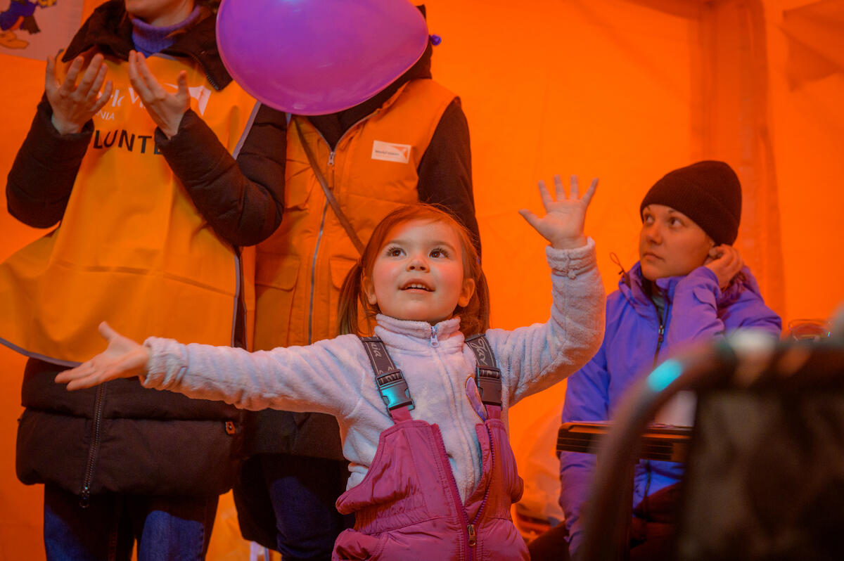 WorldVision's tweet photo. #Ukraine's children are at increased risk of child trafficking, exploitation, abuse and gender-based violence.

Our expert @PatricioCuevasP issues a plea from the Polish border to protect them: https://t.co/y9b3ytTOjY

#WorldVisionView | #UkraineCrisis https://t.co/LCQKt8fi9R
