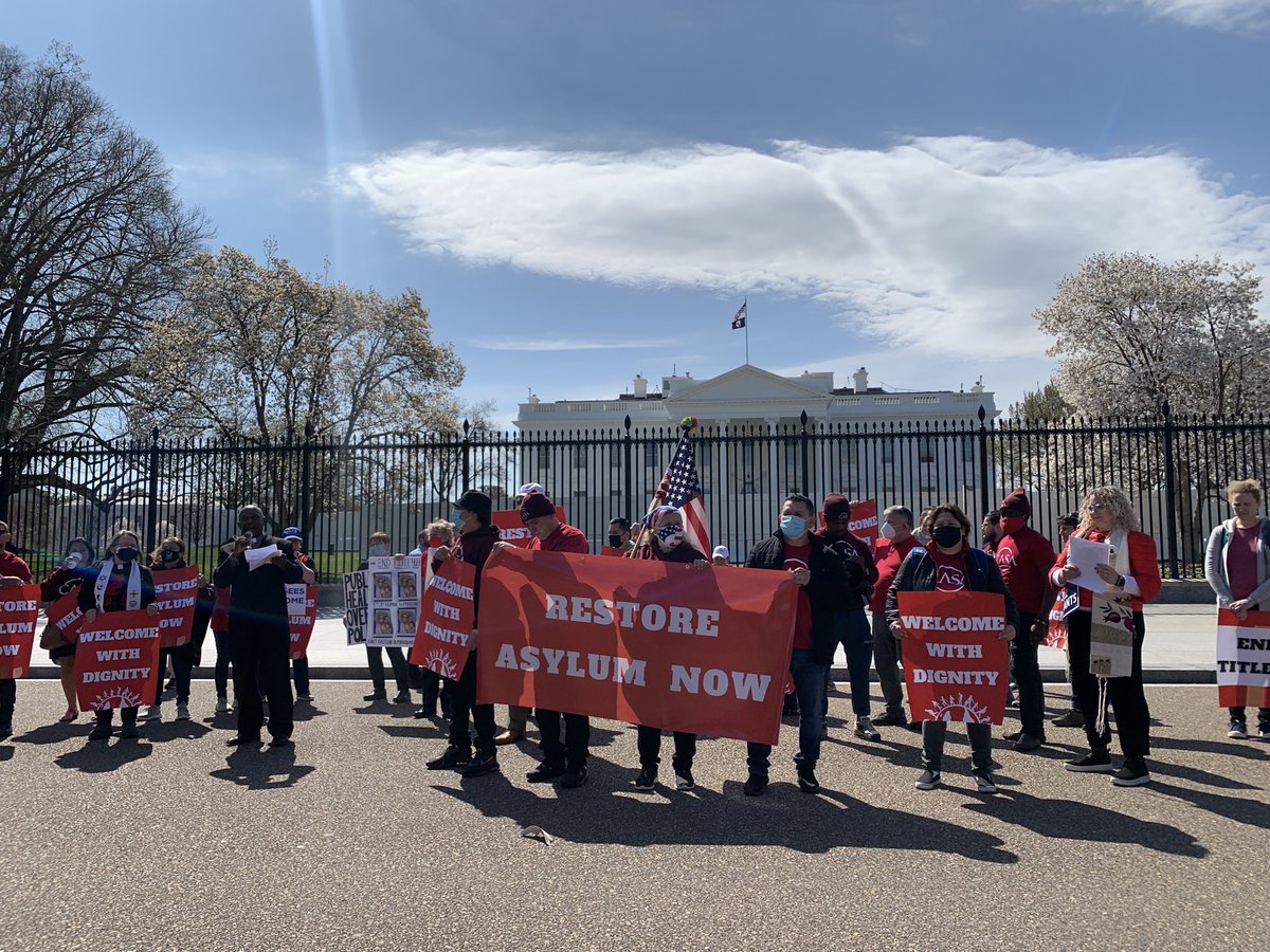 amelia_dalpra's tweet photo. Right now: faith leaders and advocates gather outside the White House and urge @POTUS to #EndTitle42. Two years of this policy is two years too long! We are #ReadyToWelcome #RestoreAsylum https://t.co/X3ulBMGoLu
