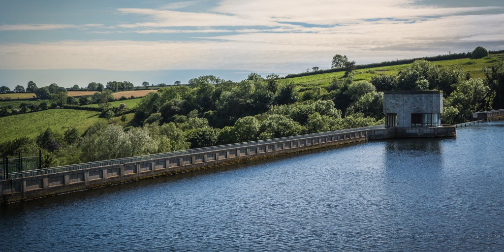 💦 Spending time close to water induces feelings of calm and can make even more of a positive impact on mental health compared with 'green' spaces. 

If you're local to Llys-y-frân, why not enjoy a moment of calm at the blue space on your doorstep...

#WaterWellbeing