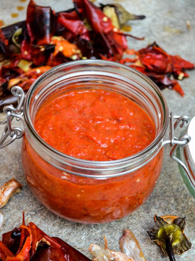 ReclaimTheFrame's tweet photo. To celebrate @Blertabb's #Hivefilm, we're making Ajvar - a traditional Balkan pepper sauce.
Fahrije Hoti still makes and sells Ajvar today !
Have a go at making some and RT if you're a fan https://t.co/ct9YA6kROO
🎟️https://t.co/eFyN4qAWIG https://t.co/n48SKL3YQO