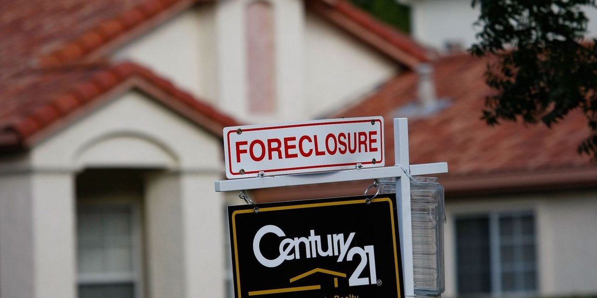 RaphaelCervera's tweet photo. In January there was a seven-fold increase in foreclosure starts, new data shows.

En enero hubo un aumento de siete veces en los inicios de ejecuciones hipotecarias, según muestran nuevos datos.
https://t.co/eYVN6OzcnX https://t.co/A0eGMeDoHh