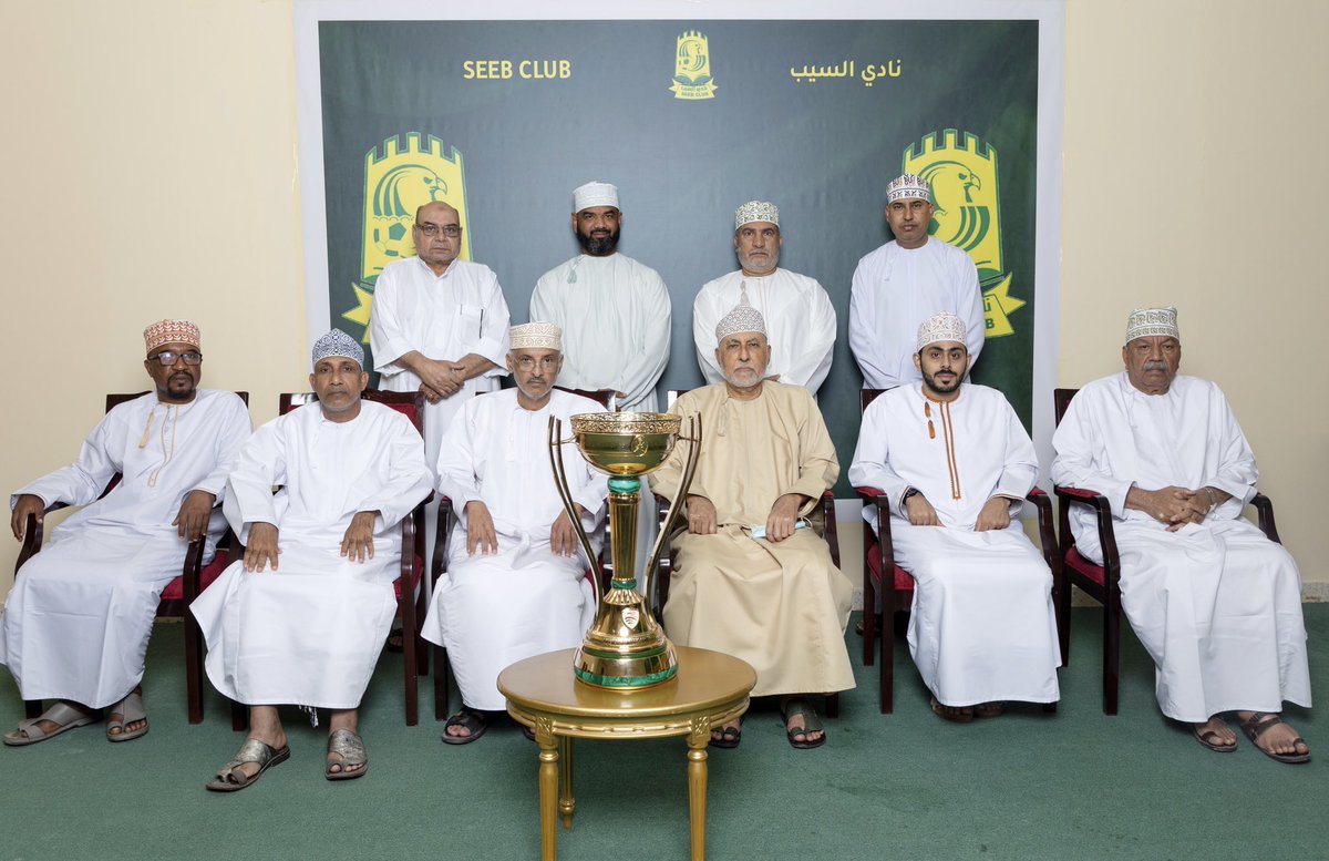 Seeb_SC's tweet photo. أعضاء مجلس إدارة نادي السيب مع الكأس الرابعة
#نادي_السيب https://t.co/MCiXdA3k6r