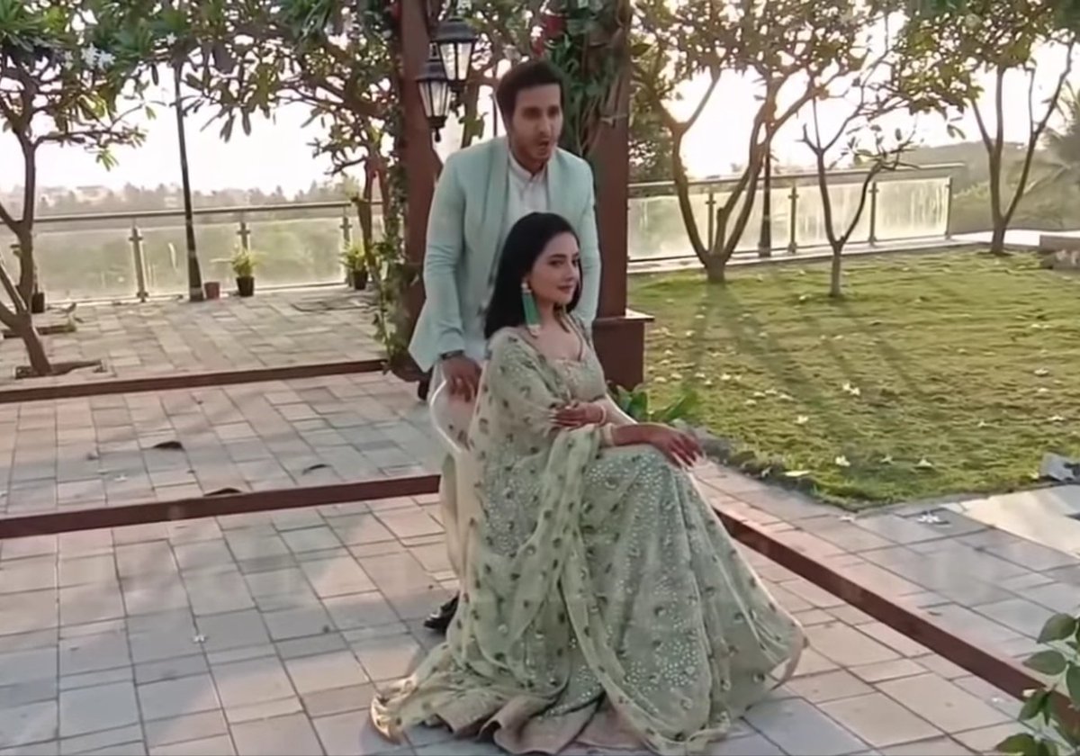 khushi_IPZN's tweet photo. How I wish we could get this photoshoot pictures 😭🍃
@8paramsingh @AkshitaMudgal9
Atleast hamein ye to dedo abhi ke lie
#IshkParZorNahi #IPZN #Ishqaan https://t.co/MX1CrlHCzG