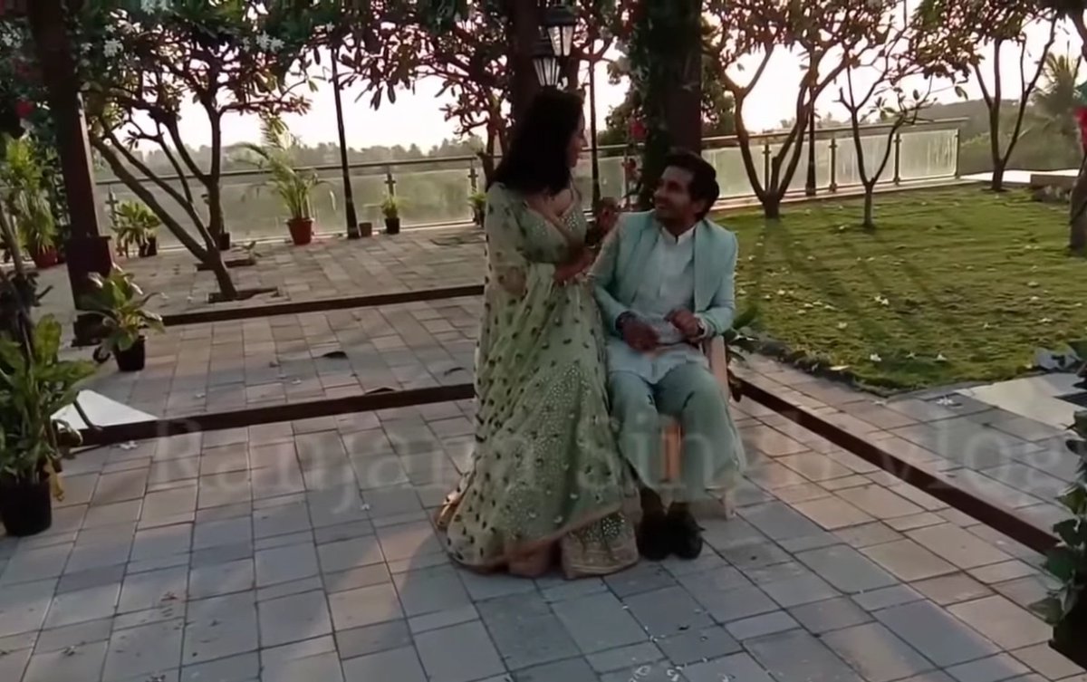 khushi_IPZN's tweet photo. How I wish we could get this photoshoot pictures 😭🍃
@8paramsingh @AkshitaMudgal9
Atleast hamein ye to dedo abhi ke lie
#IshkParZorNahi #IPZN #Ishqaan https://t.co/MX1CrlHCzG
