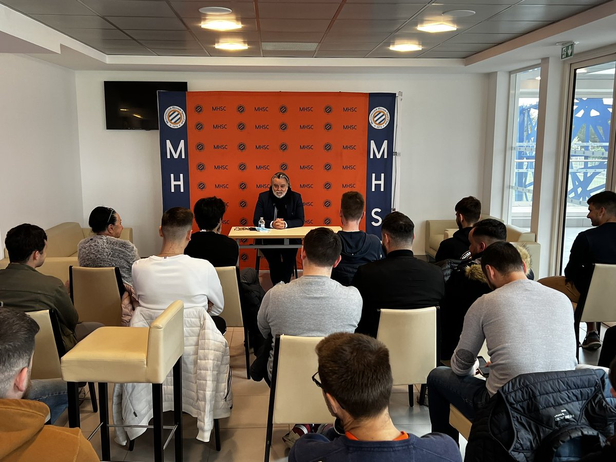 MontpellierHSC's tweet photo. 🗣🧡💙 
Le 𝗣𝗿𝗲́𝘀𝗶𝗱𝗲𝗻𝘁 𝗟𝗮𝘂𝗿𝗲𝗻𝘁 𝗡𝗶𝗰𝗼𝗹𝗹𝗶𝗻 a reçu à Grammont des supporters, abonnés, membres, pour échanger avec eux 🤝 https://t.co/jXiS153ZRY