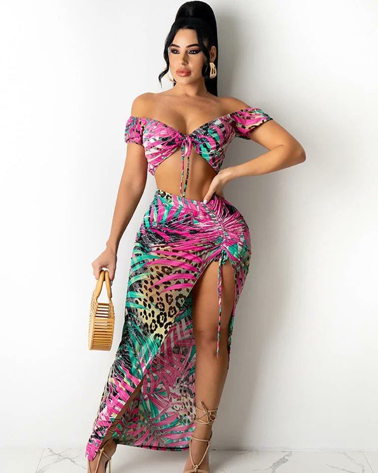 wondersworldd's tweet photo. On sale now ✨
Brunch Vibes Set 🍹🍽️
Price: $35

The sizes are Large, XL &amp; 2XL. There are no small or medium available.

The material is spandex making it stretchy to get into the pieces. 

Shop Now 🛍️🥂 https://t.co/85YZoplPrR