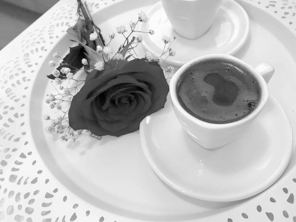 فوق ثغر قوس قزح 
تبددت ابتساماتي
لم يعد هناك 
غير السواد يكسو الملامح
وفي قلبي ثقب اسود 
يبتلع كواكب حبكِ
على رماد الضوء 
جذبني وهجكِ
واغراني هواكِ
وفي لحظة 
اكتسبنا انا وانتِ 
سواد الألم ...
تحياتي اليك نبض فؤادي