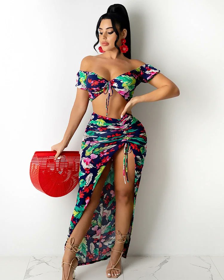 wondersworldd's tweet photo. On sale now ✨
Brunch Vibes Set 🍹🍽️
Price: $35

The sizes are Large, XL &amp; 2XL. There are no small or medium available.

The material is spandex making it stretchy to get into the pieces. 

Shop Now 🛍️🥂 https://t.co/pnjiJbaRUU