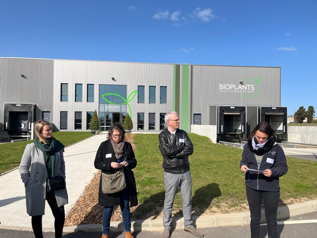 VEGEPOLYSVALLEY's tweet photo. Ravis de participer ce matin à l'inauguration du nouveau site de production de plantes #aromatiques bio de notre adhérent #Bioplant en région angevine. Une belle aventure qui se poursuit! https://t.co/vqYHaGxgJQ