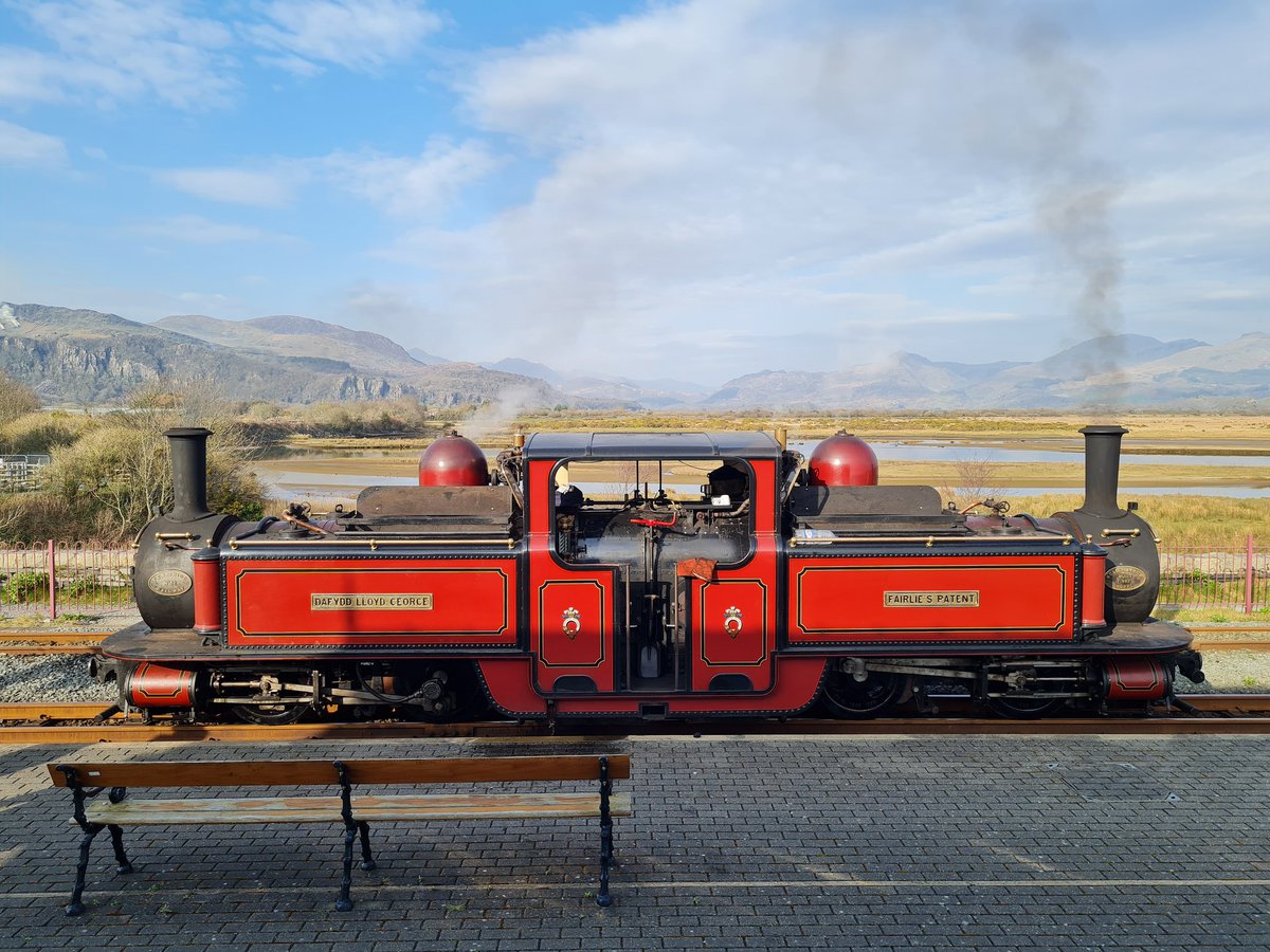 pgbswi's tweet photo. Winter hibernation for steam locomotives appears to have ended @festrail https://t.co/8hrauxdlxe