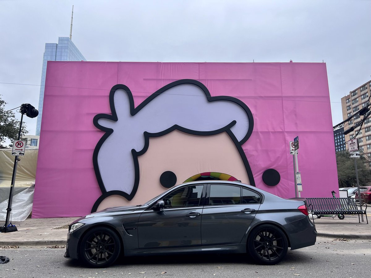 So great seeing NFTs bring people together IRL. SXSW was a great example of how WEB3 unites people from all walks of life.
#nft #SXSW #doodles