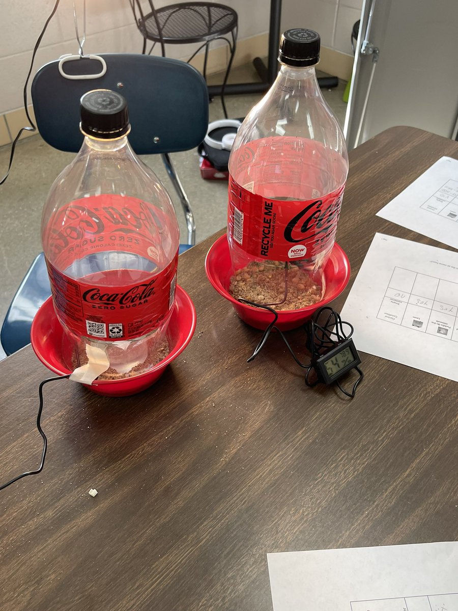 SevonEmily's tweet photo. Where does water in the air come from? Today we made models to try to figure it out! What else will we learn about humidity? #orilakers @ORILaker https://t.co/f9M6R0HGOS