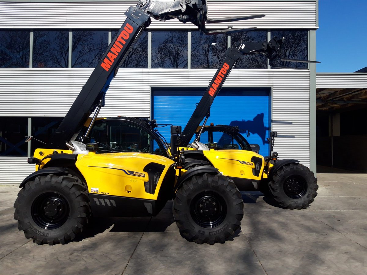 vmsverreiker's tweet photo. Deze twee @Manitou verreikers maken deel uit van een mooie order van in totaal zes stuks voor Voorwinden Kassenbouw uit #Bleiswijk. Wij willen Maik en Kris wederom bedanken voor het vertrouwen, want de teller 'geleverde Manitou verreikers' staat inmiddels op ca. 40 stuks! https://t.co/jj84nW5ZKa
