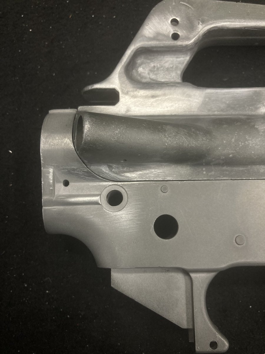 pixy_1's tweet photo. WE XM177
フレーム修正中〜
ひたすら盛ったり削ったりしてます。
中々思った形にはならないもんですね〜
キャリハン内側を何とかしたいんですがまだまだですね💦
フェンスの穴は思う所あって埋めて穴無しに変更。
フォアードアシストの下、アッパー後端のリブも整形してみました。
#namsoft
#xm177 https://t.co/xT8RsCuv6r