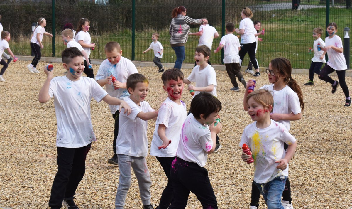 FishtoftAcademy's tweet photo. What a great day we have all had being taught about #Holi, the #Hindu Festival of Colours. We ended the learning with a colour fight - and even our #Headteacher Miss Bland got involved! #TeamVoyage #EduTwitter #Fishtoft #SmallSchoolBigHeart (2/2) https://t.co/jWI57g72ZG