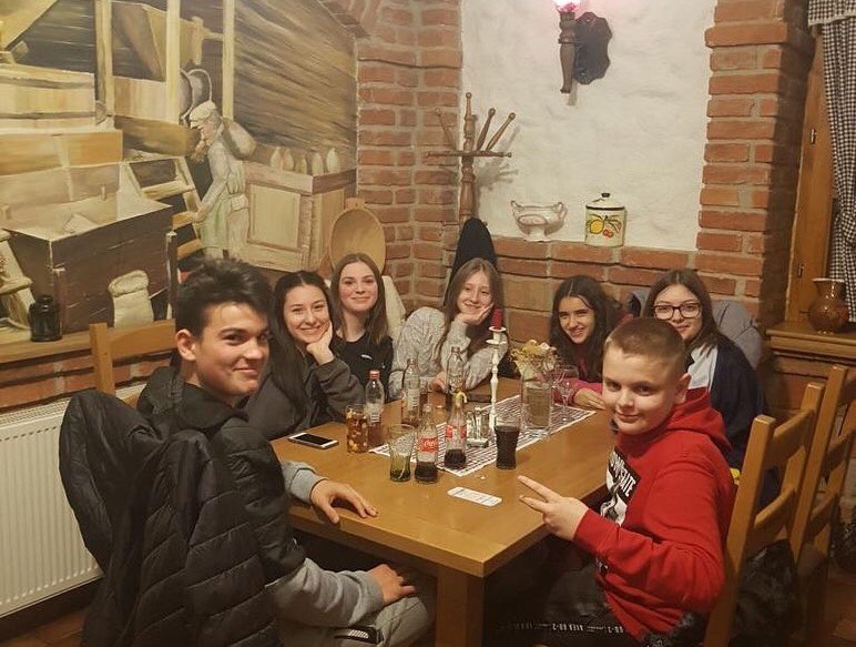 OmsidePrat's tweet photo. Per fi la primera trobada d’alumnes del projecte #Erasmus+! Estem a Croàcia amb companys d’Alemanya, Lituània, Suècia i Turquia. Avui ens ha donat la benvinguda l’Alcalde de Varazdin i hem presentat el nostre projecte! Hvala puno! #beactivebehappy #omsideprat @PedreraFundacio https://t.co/3WSF4E0qHG