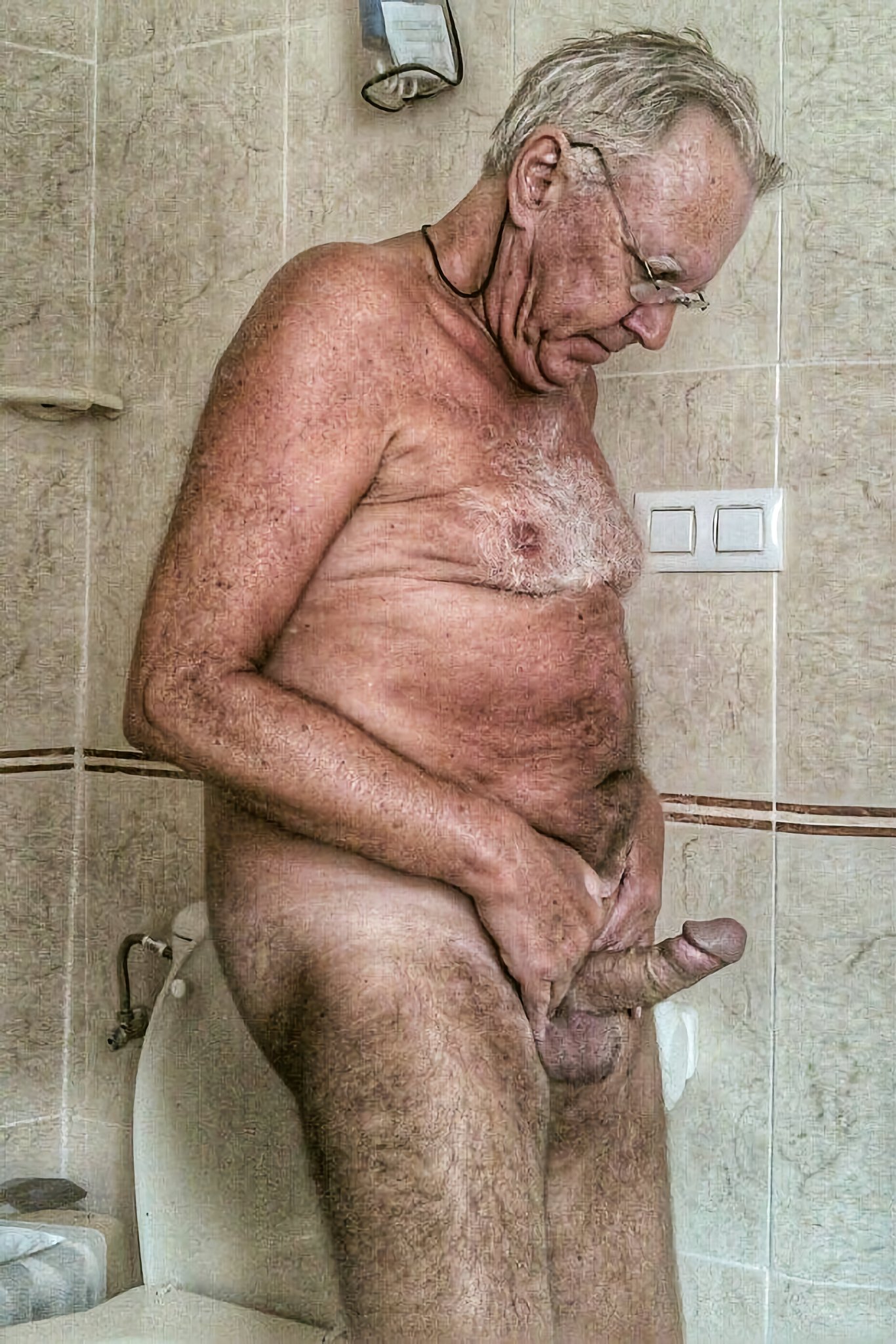 пожилые голые старики фото 101