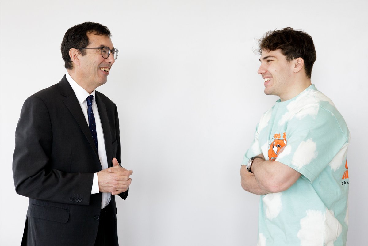 Merci Antoine Dupont d'avoir accepté d'être l'ambassadeur du <a href="/GroupeSNCF/">Groupe SNCF</a> pour la Coupe du Monde de Rugby <a href="/France2023/">Rugby World Cup France 2023</a>.

Grande fierté de voir un talentueux leader du monde de l'ovalie rejoindre la famille cheminote pour cette aventure. Encore bravo pour ce weekend de sacre !