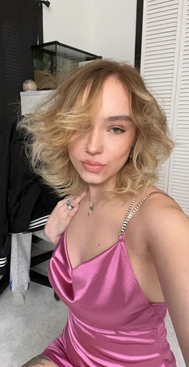 ______ ______ ______ ______ _______
     ← ⚪ corianaholt       
               just now! 
            priv saw it first