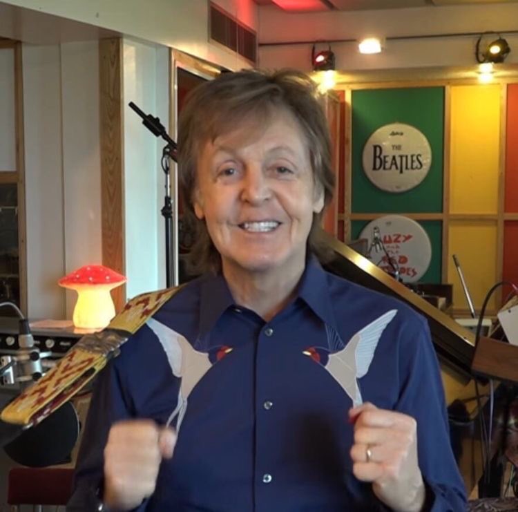 beatlesnewest's tweet photo. Hehe 🙃 CUTIEEEEEE 🥺 https://t.co/Hvv7ekwM9X