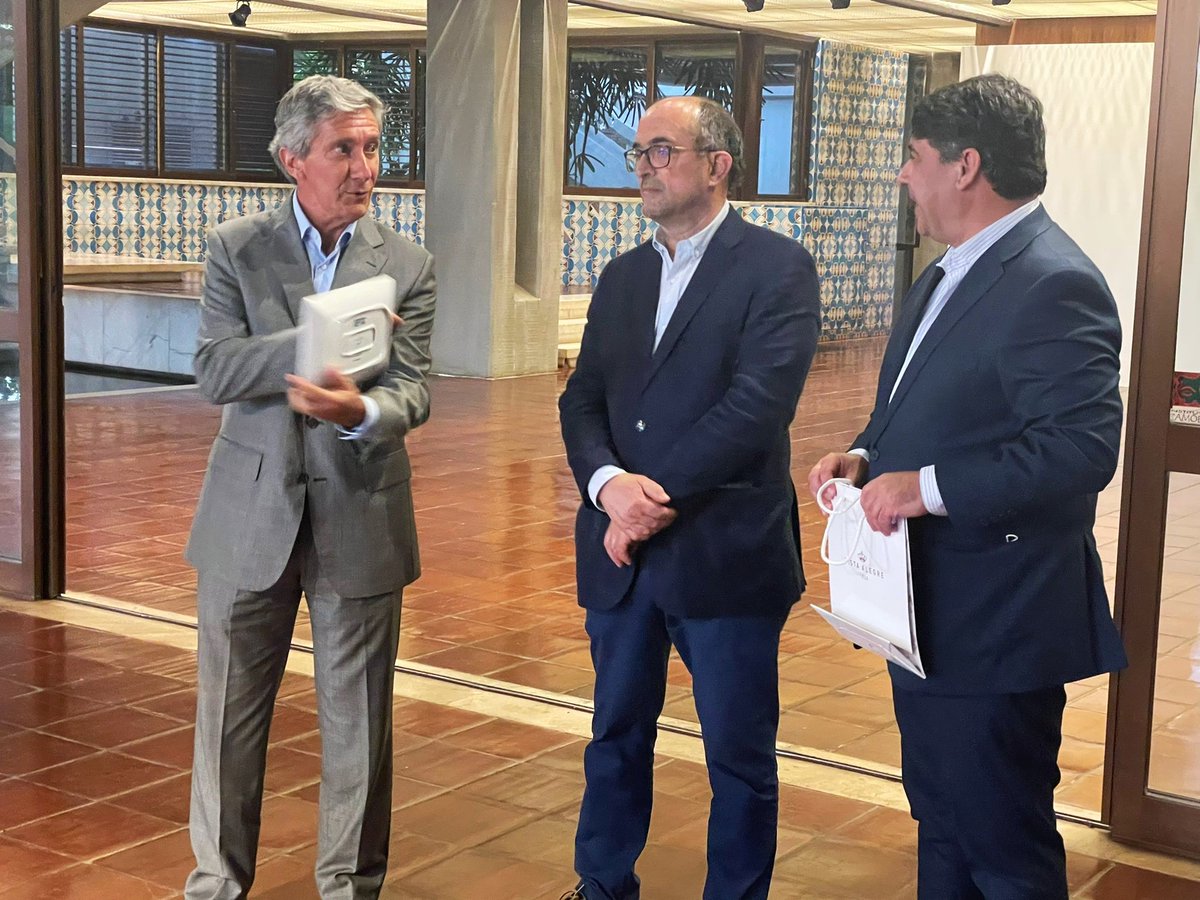 unipvc's tweet photo. O @ipvc_twit continua no #Brasil. Pretende captar mais estudantes brasileiros para estudarem em Portugal. 🇧🇷 João Sobrinho Teixeira, Sec. Estado para a Ciência, Tecnologia e Ensino Superior, e o Embaixador de Portugal no Brasil, Luís Ramos, participaram nesta missão do #CCISP. https://t.co/geb0zJZay2