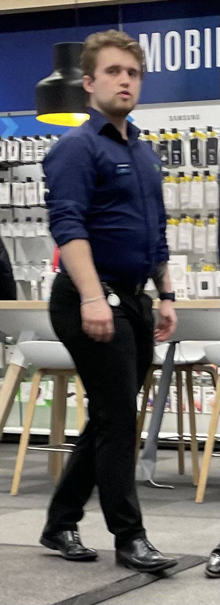 inelooks's tweet image. que hago si estoy sentada comiendo sola en un mcdonald’s de copenhague y me enviaron estas fotos por airdrop?!?