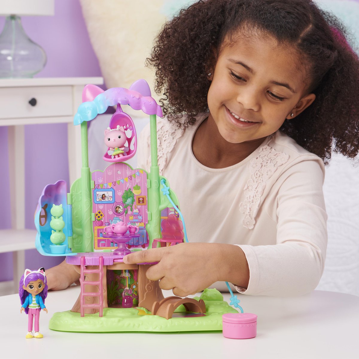 SpinMaster's tweet photo. Celebrate the start of a purr-ific spring with the new Garden Treehouse Playset from Gabby's Dollhouse 🌳✨

Available now on Amazon, Target and Walmart

#GabbysDollhouse #DreamWorksJr #SpinMaster https://t.co/reBoX7l8Yl