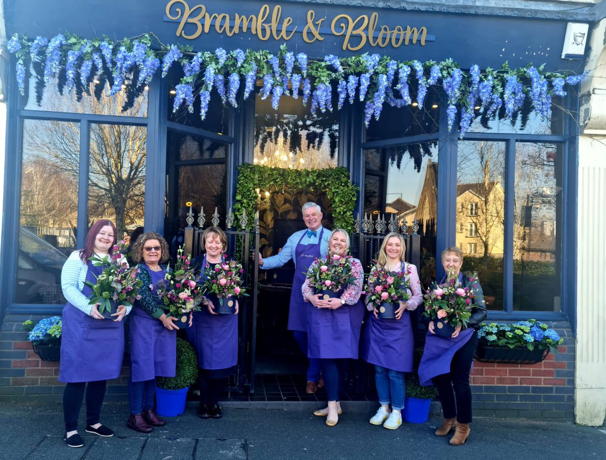 Jonathan1Flower's tweet photo. What a great workshop at B&amp;B headquarters 😍 https://t.co/CTONL4kLKv