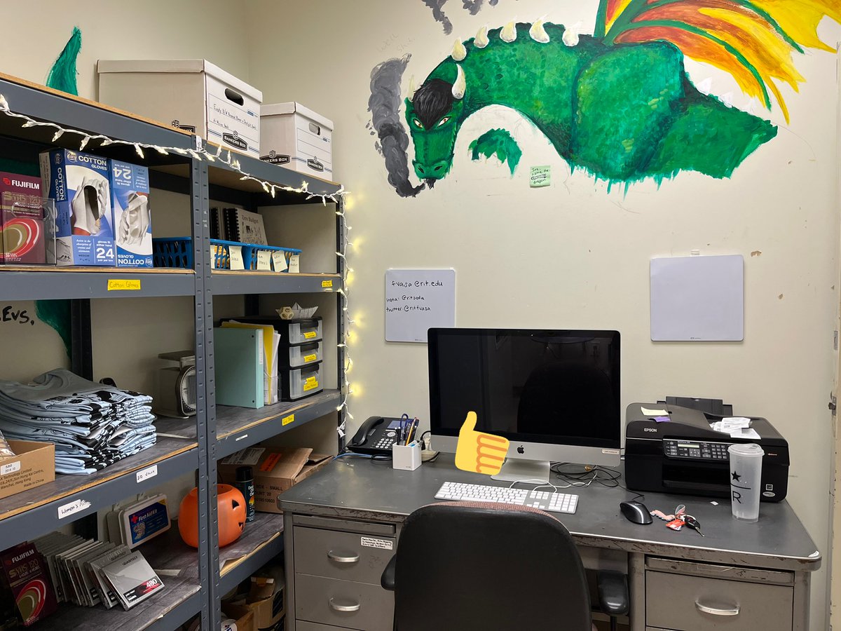 ritfvasa's tweet photo. Spring cleaning = redecorating our office! What do you think? https://t.co/dnGyPIDh2w