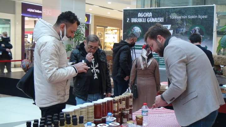 Taraklı Belediyesi olarak Agora Alışveriş Merkezinde İki gün boyunca vatandaşlarımıza hem ilçemizi, hem de yöresel ürünlerimizi, kaşık ustamızı ve bez dokuma sanatını tanıttık.

#AgoraAVM #Taraklıgünleri #siziniçinçalışıyoruz