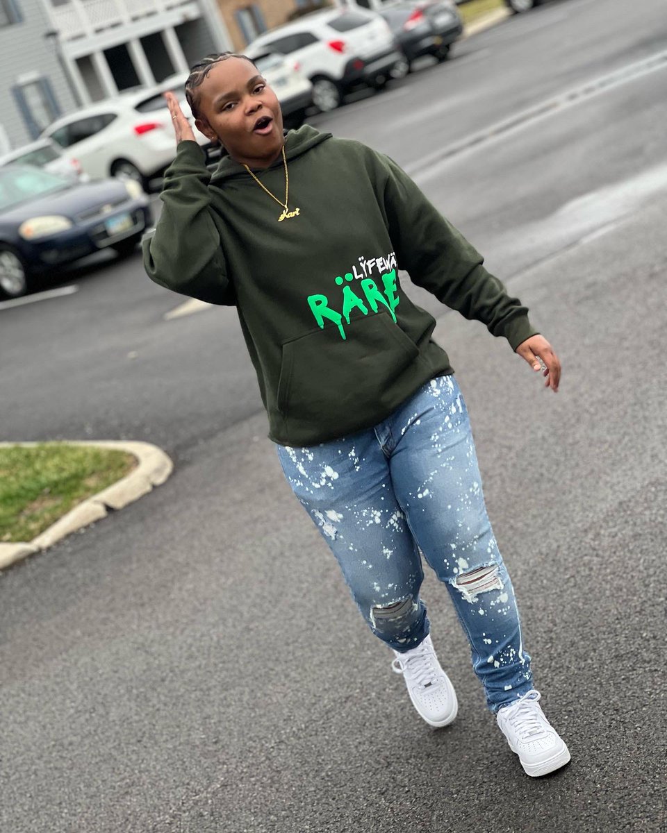 kaarriii_'s tweet photo. i’m aware that i’m rare !💚 https://t.co/rTMyyBlN7B