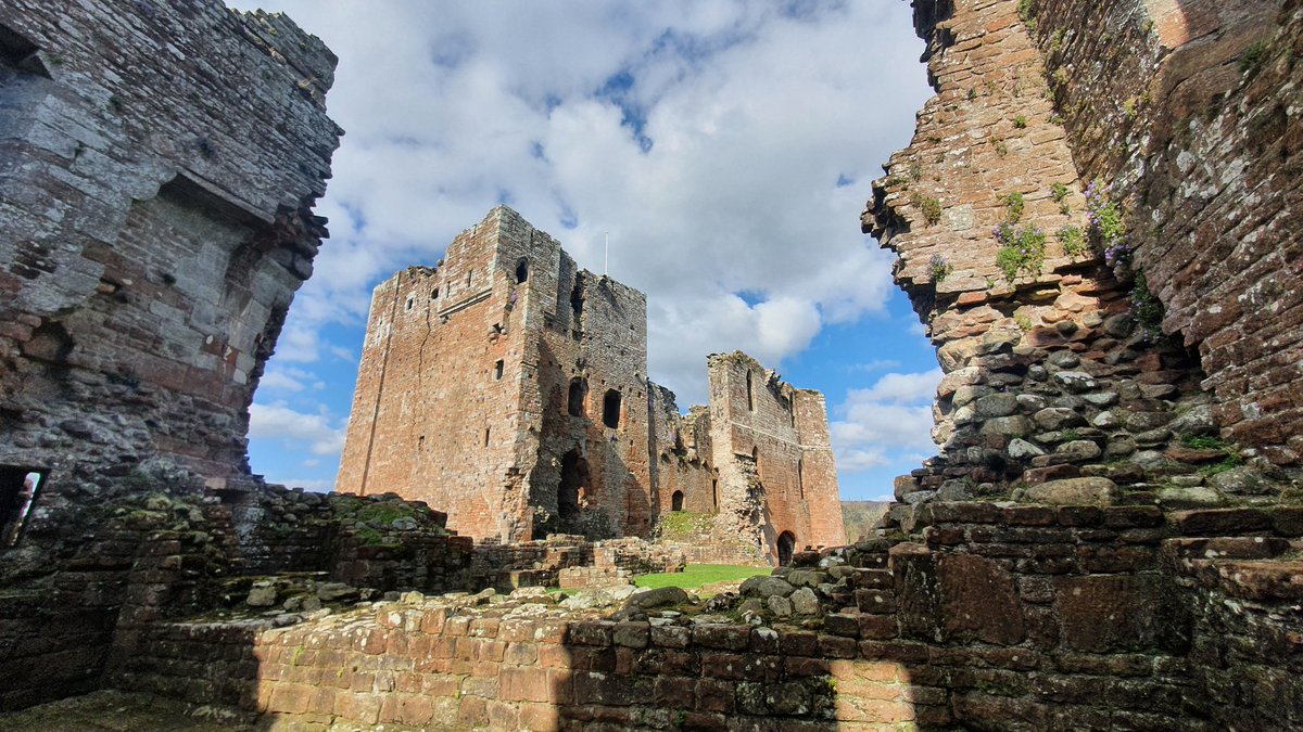 emilysscotland's tweet photo. And a visit to Brougham Castle, which sits on the South Bank of the River Eamont which back in the 11th century was the England Scotland border. 😮 🏰
#castlehunting @EnglishHeritage https://t.co/lpkPqvKkL0