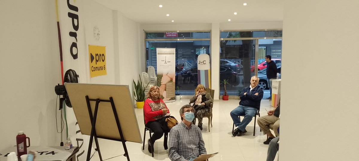 Gerar_Ayerbe78's tweet photo. Segunda clase de manejo de celulares
Junto a 
@marceiambrich 
@PROComuna6 https://t.co/5aqChFpoxz
