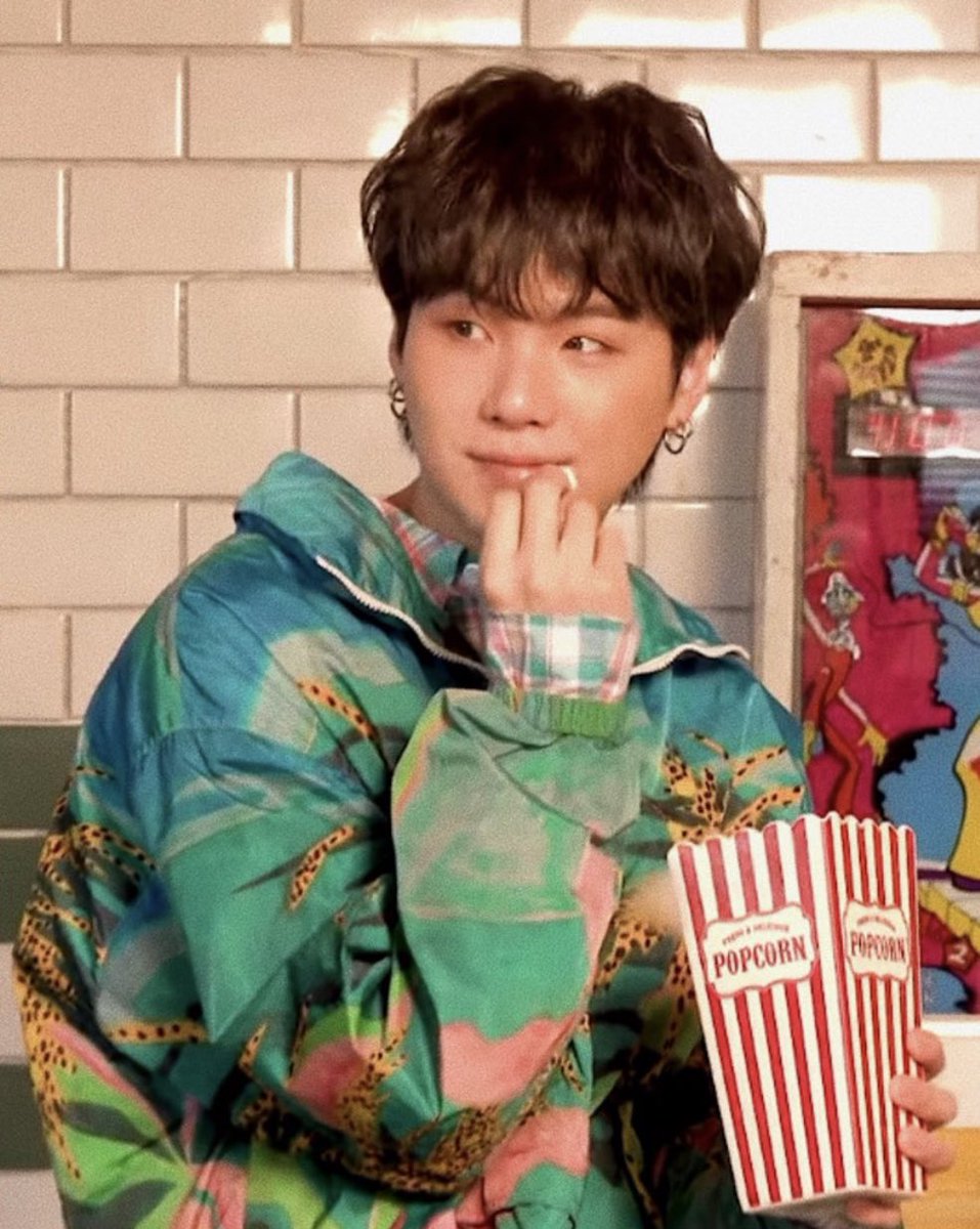 springrooove's tweet photo. just look at this photo of yoongi please https://t.co/rTSnWUrVE4