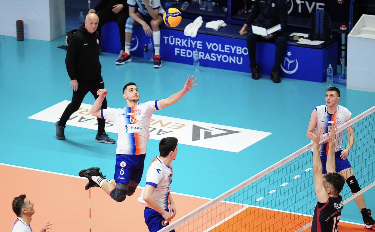ibbsporkulubu's tweet photo. 🏐Erkek Voleybol Takımımız, Alpaslan Endüstri 1. Lig play-off serisi ilk maçında Hekimoğlu GCT Bursa’yı 3-2 mağlup etti.
🏟Başkent Voleybol Salonu
☑️SETLER
1.Set | 25-20
2.Set | 13-25
3.Set | 25-20
4.Set | 25-27
5.Set | 15-13
Ekibimiz, ikinci maçında Develi B. ile karşılaşacak. https://t.co/pfQLnRmW7n