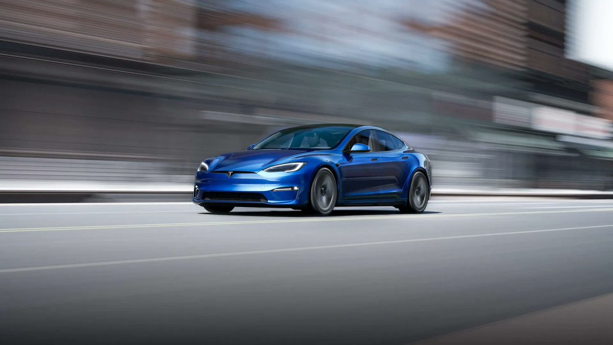 hellogova tweet media