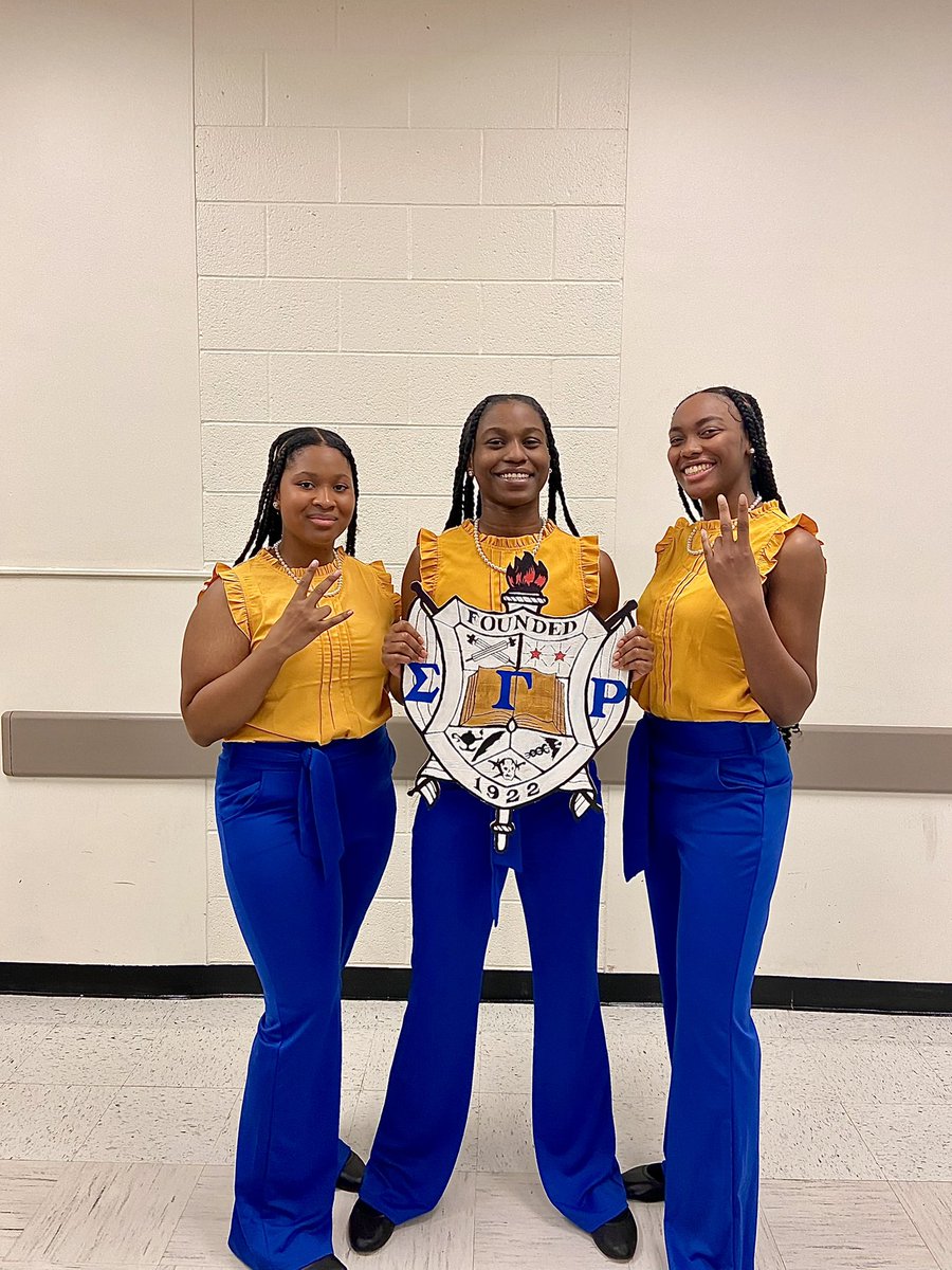 SGRhoMuTheta's tweet photo. The Mu Theta Chapter of Sigma Gamma Rho Sorority, Inc. would like to present our Spring 2022 Neophyte’s 💙💛 

III Everlasting JewelΣ 🐩

ACE: 
Azuare Singleton-Moton 
Exquisite Pearl 💙💛 

DEUCE: 
Inari Golden 
R.U.B.I.E 💙💛 

TRE/TAIL: 
Riley Robinson 
Σapphire 💙💛 https://t.co/L1jVnJSH46
