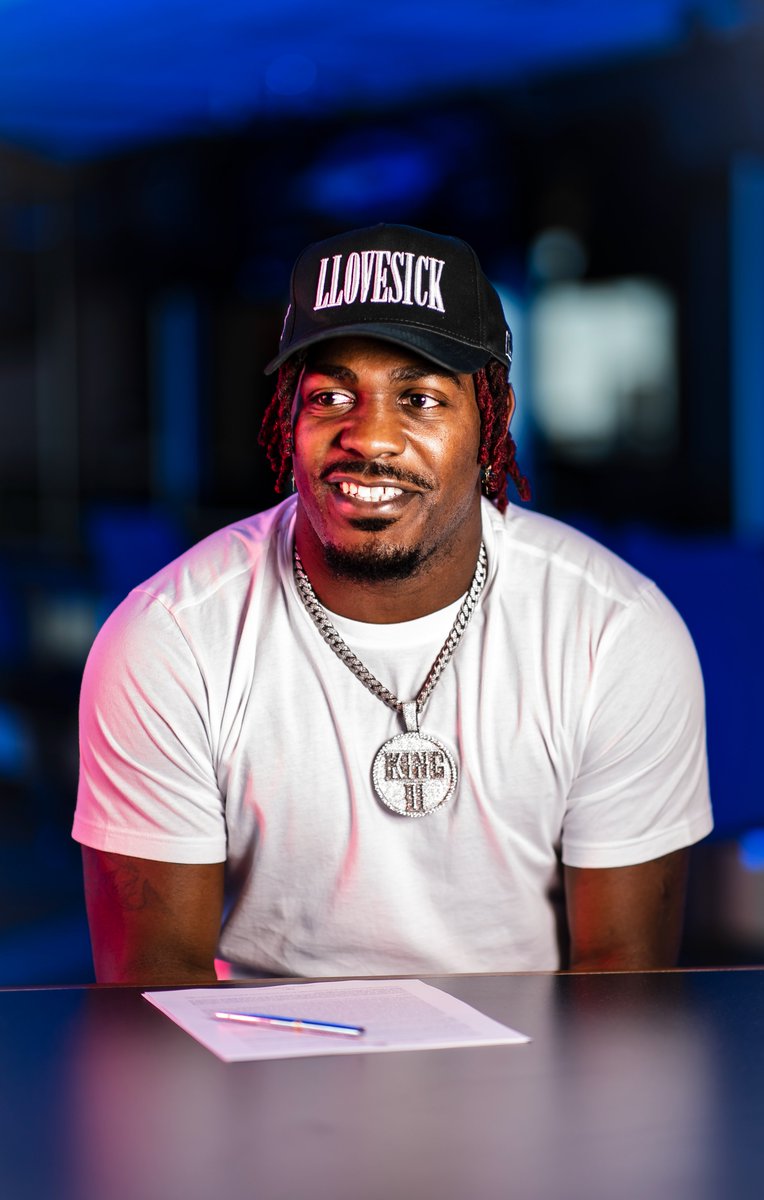 HoustonTexans's tweet image. Pen to paper 🖊 @blaqbadger14