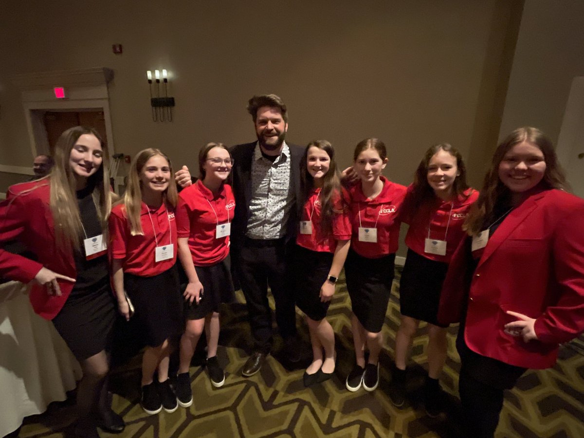 RockPort_fccla's tweet photo. Day 1 of State Leadership Conference:  
Pizza picnic in rooms. Ready for Opening Session. Quick pic with guest speaker, Kevin Scheele https://t.co/KFbssXEC06