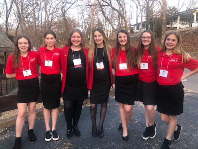 RockPort_fccla's tweet photo. Day 1 of State Leadership Conference:  
Pizza picnic in rooms. Ready for Opening Session. Quick pic with guest speaker, Kevin Scheele https://t.co/KFbssXEC06