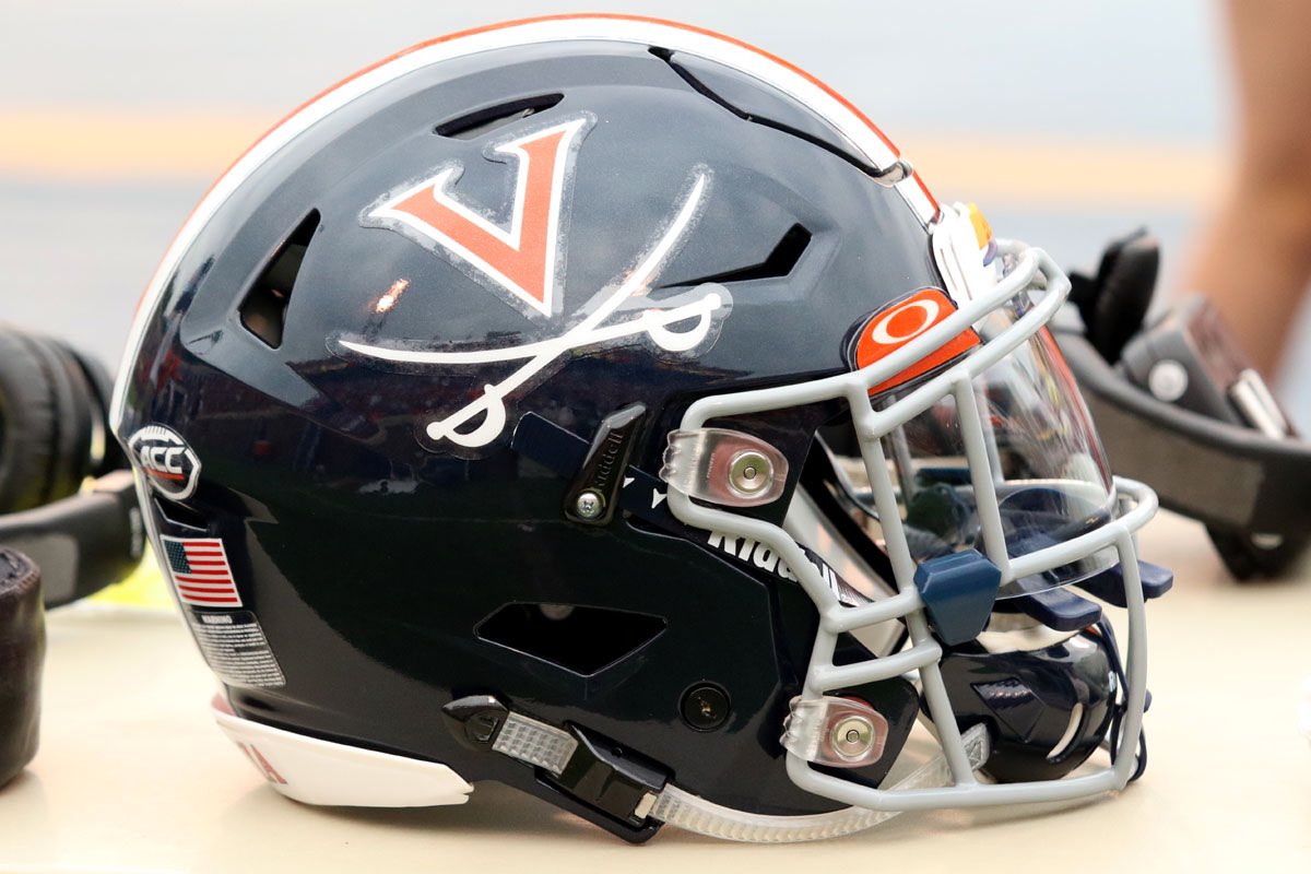 RonanHanafin's tweet photo. Thank you @Coach_TElliott for the offer and opportunity to play football at the University of Virginia‼️ @jsperos @Coach_Willey_FB #GoHoos 🔶⚔️🔷 https://t.co/SRD2d6tssS