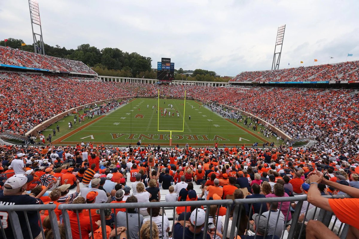 RonanHanafin's tweet photo. Thank you @Coach_TElliott for the offer and opportunity to play football at the University of Virginia‼️ @jsperos @Coach_Willey_FB #GoHoos 🔶⚔️🔷 https://t.co/SRD2d6tssS
