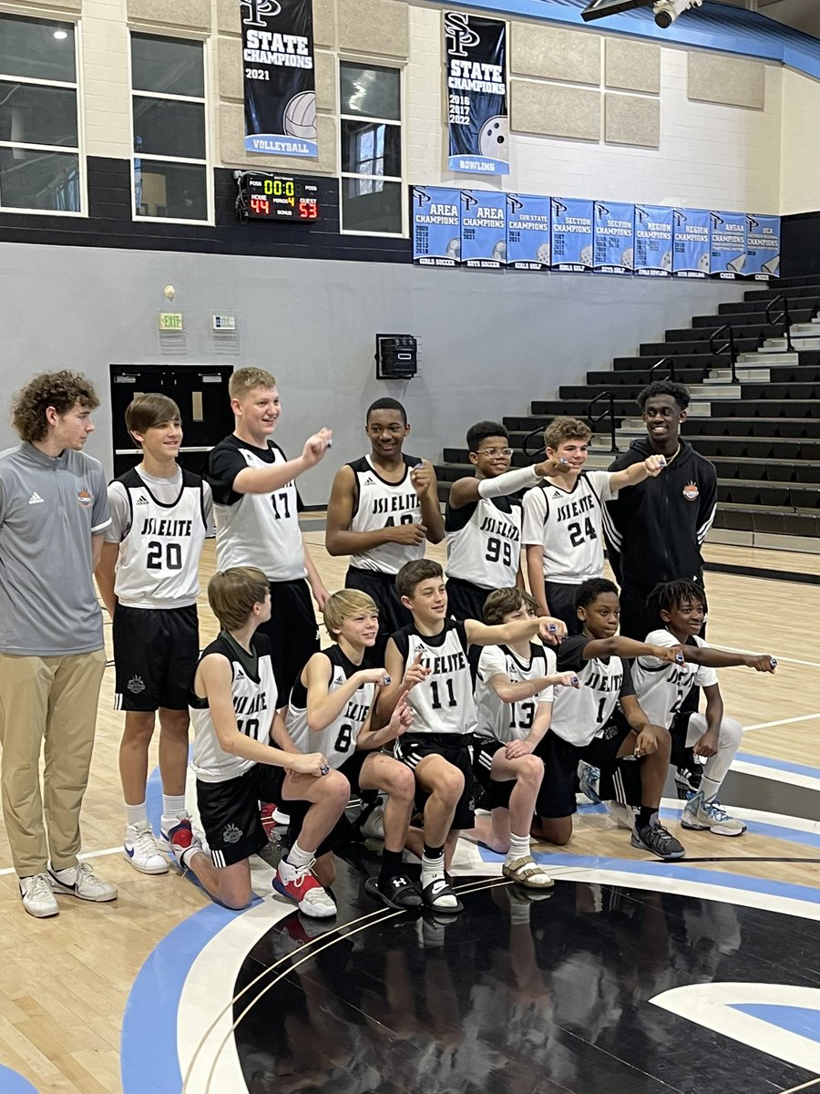 ElijahDReeves1's tweet photo. From this weekend’s tournament!!! Yep my first AAU Ring! Hard work is paying off!!! Let’s Go JSI ELITE!!! #futureNBAplayer #futurehoya https://t.co/xO53Y5hrfk
