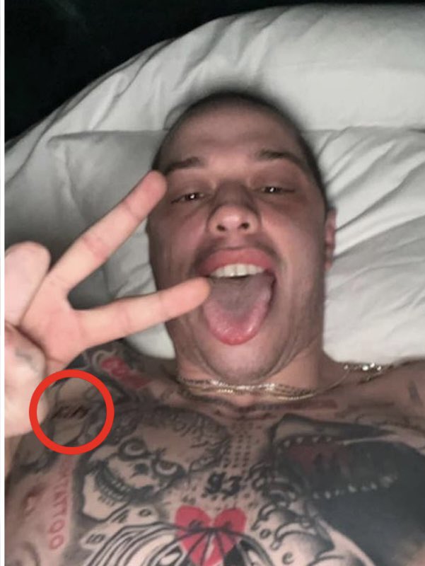 crystaliitatis's tweet photo. @AlgoAhi La gente lo empezo a especular por este selfie y ella lo confirmo en su entrevista con Ellen h que tiene otros tatuajes pequeños de ella como “My girls is a lawyer” #TatisNews lol https://t.co/Zf9sFGZ7PN