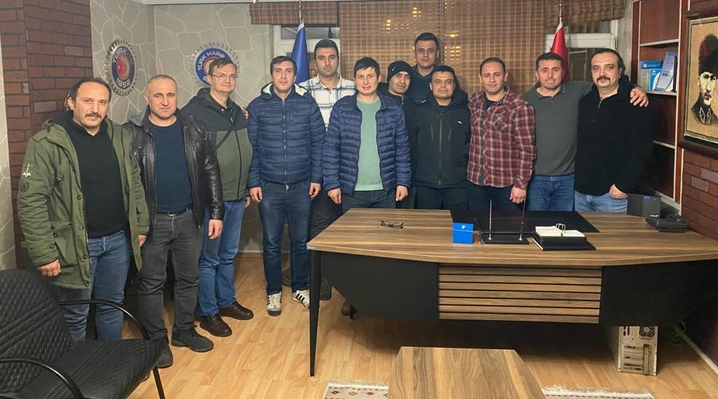 Varan 2
TÜRK HARB İŞ SENDİKASI SAMSUN İL
TEMSİLCİLİĞİMİZDE ,  GELECEĞİNİN
SAHİPLERİNDE YENİ 
MİSAFİRLERİMİZ OLDULAR.
Not:Tek fotoğraf çektiren arkadaşımız
Temsilciliğimize girdiğinde buranın yeni
sahipleri geldi dedi, bizler
mutlu olduk. VAROLSUN.. TÜRK HARB-İŞ
EMEKÇİLERİ...