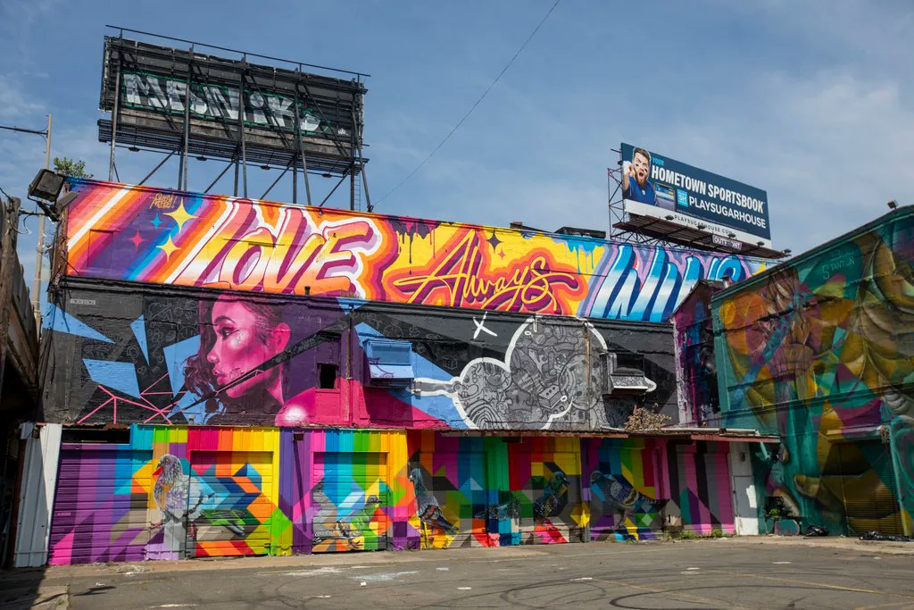 JerseyCity's tweet photo. Queen Andrea celebrates the completion of her “Love Always Wins” mural. Andrea von Bujdoss (AKA "Queen Andrea") spent 20 years advancing her graffiti &amp; typography skillset &amp; is now one of the most notable female graffiti artists in the world. 

#MuralMonday #jcmap @JCArtCulture https://t.co/3uAlGF48e1